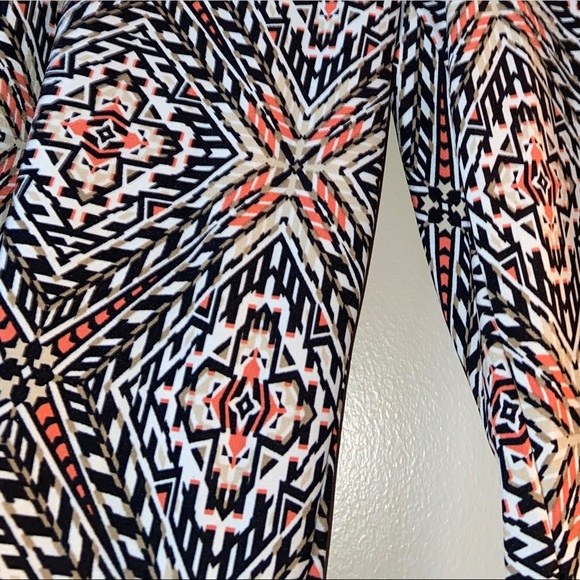 EUC Flowy Stretch Pattern Pull-On Pants - Picture 3 of 3